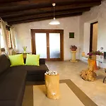 Lekythos Bed & Breakfast 4*