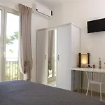 Bed & Breakfast Lekythos