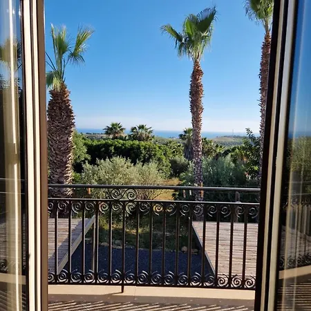 Bed & Breakfast Lekythos 4*