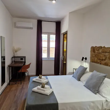 Bed & Breakfast Lekythos 2*