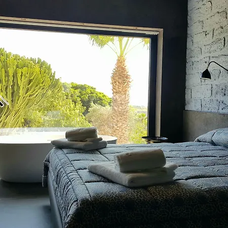 Bed & Breakfast Lekythos