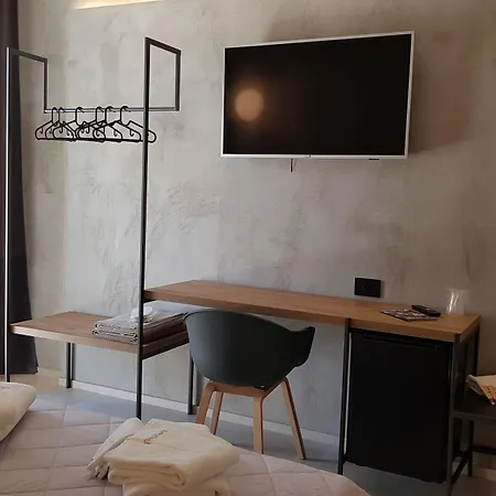 Bed & Breakfast Lekythos 4*