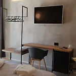 Bed & Breakfast Lekythos 4*