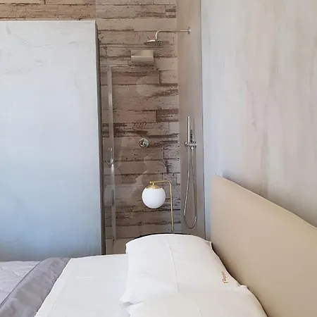 Lekythos Couette-café 4*