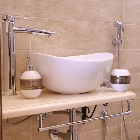 Bed & Breakfast Lekythos 4*