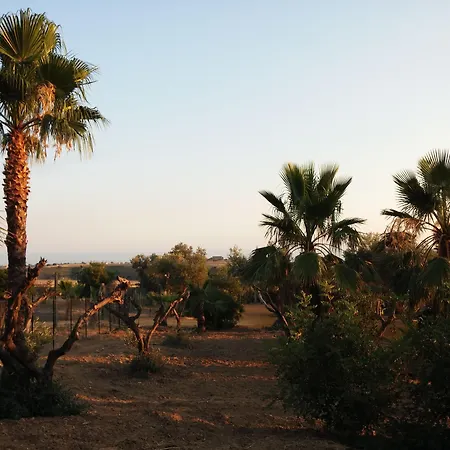 Bed & Breakfast Lekythos 4*