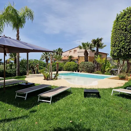 Bed & Breakfast Lekythos 4*