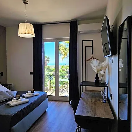 Bed & Breakfast Lekythos