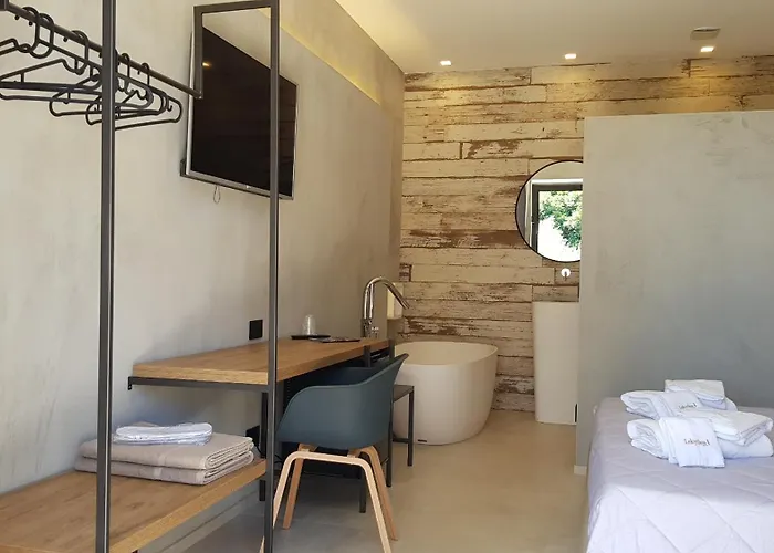 Bed & Breakfast Lekythos