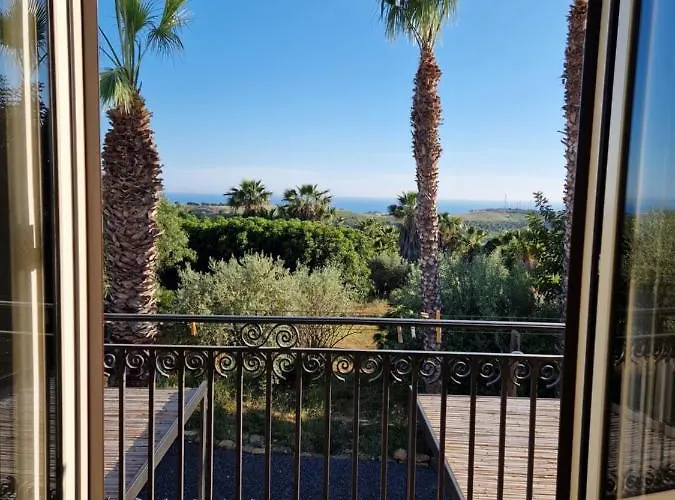 Bed & Breakfast Lekythos 4*