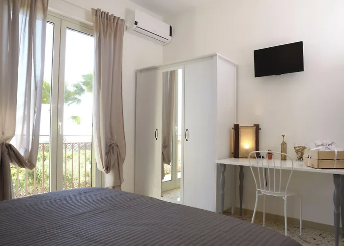 Bed & Breakfast Lekythos