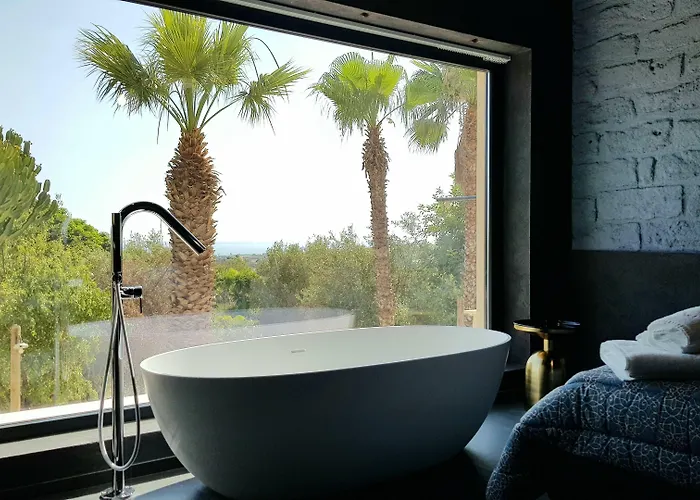 Bed & Breakfast Lekythos 4*